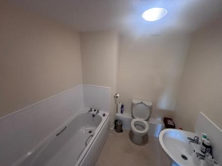 2 bedroom Flat to let in Willow Tree Close, Lincoln, LN5