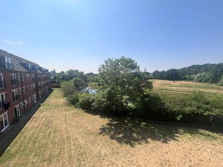 2 bedroom Flat to let in Willow Tree Close, Lincoln, LN5