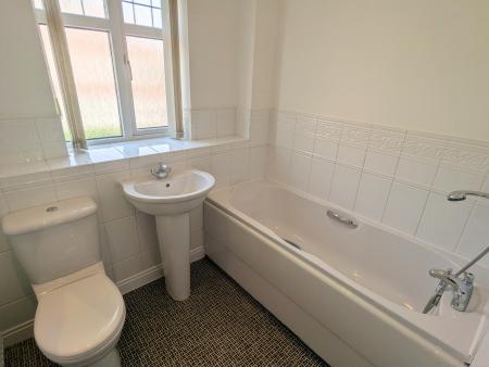3 bedroom Town house to let in Byland Close, Bunkers Hill, Lincoln, LN2