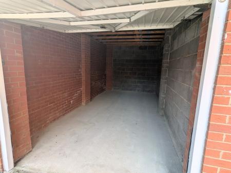 3 bedroom Town house to let in Byland Close, Bunkers Hill, Lincoln, LN2