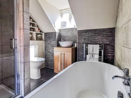 4 bedroom Detached house to let in Winchester Court, North Hykeham, LN6