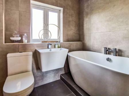 4 bedroom Detached house to let in Winchester Court, North Hykeham, LN6