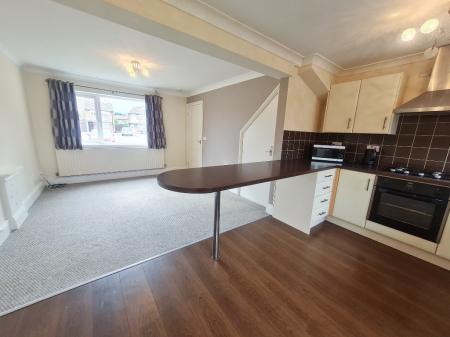 2 bedroom Semi-detached house to let in Falklands Close, Ermine West, Lincoln, LN1