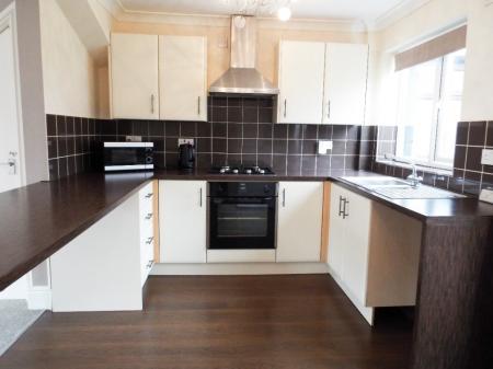 2 bedroom Semi-detached house to let in Falklands Close, Ermine West, Lincoln, LN1