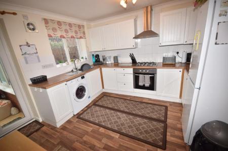 3 bedroom Flat to let in Cadwell Close, Doddington Park, LN6