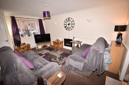3 bedroom Flat to let in Cadwell Close, Doddington Park, LN6
