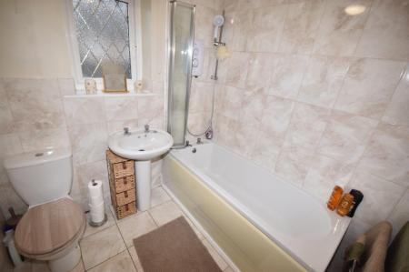 3 bedroom Flat to let in Cadwell Close, Doddington Park, LN6