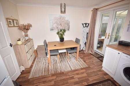 3 bedroom Flat to let in Cadwell Close, Doddington Park, LN6