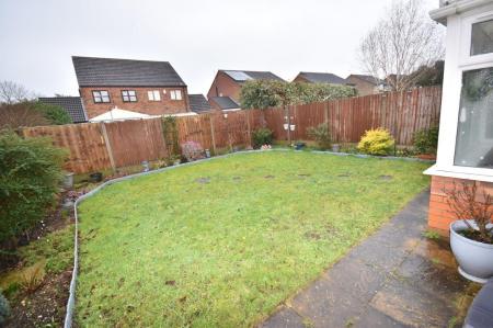 3 bedroom Flat to let in Cadwell Close, Doddington Park, LN6
