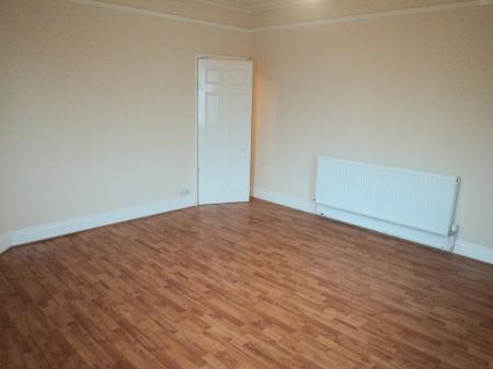 2 bedroom Flat to let in High Street, Saxilby, LN1