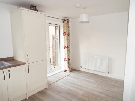3 bedroom Semi-detached house to let in Hadrians Walk, North Hykeham, LN6