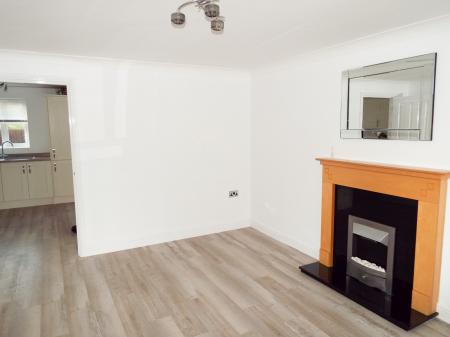 3 bedroom Semi-detached house to let in Hadrians Walk, North Hykeham, LN6