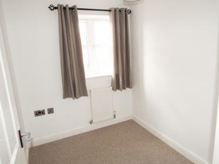 3 bedroom Semi-detached house to let in Hadrians Walk, North Hykeham, LN6