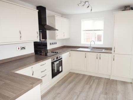 3 bedroom Semi-detached house to let in Hadrians Walk, North Hykeham, LN6