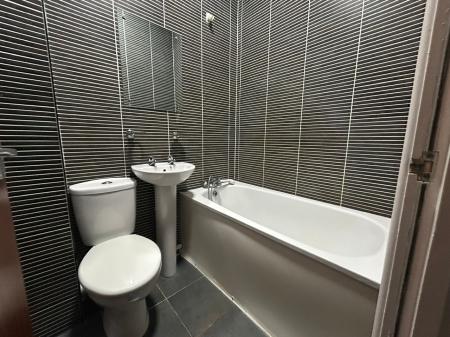 1 bedroom Flat to let in Queen Square, Wolverhampton, WV1