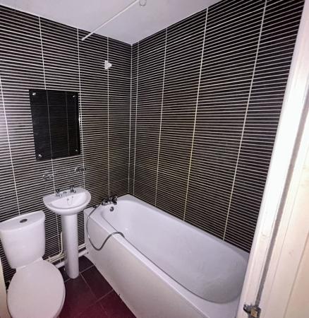 1 bedroom Flat to let in Queen Square, Wolverhampton, WV1