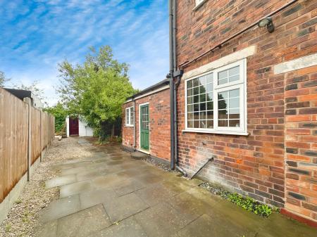 3 bedroom Semi-detached house for sale in Amos Lane, Wednesfield, Wolverhampton, WV11