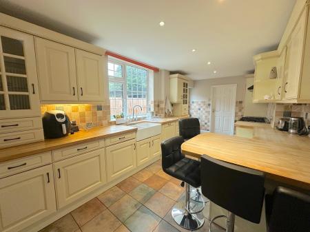 3 bedroom Semi-detached house for sale in Amos Lane, Wednesfield, Wolverhampton, WV11