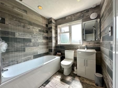 5 bedroom Detached house for sale in Bluebell Crescent, Wednesfield, Wolverhampton, WV11