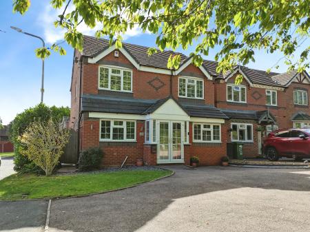 5 bedroom Detached house for sale in Bluebell Crescent, Wednesfield, Wolverhampton, WV11