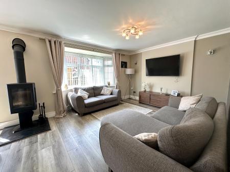 5 bedroom Detached house for sale in Bluebell Crescent, Wednesfield, Wolverhampton, WV11