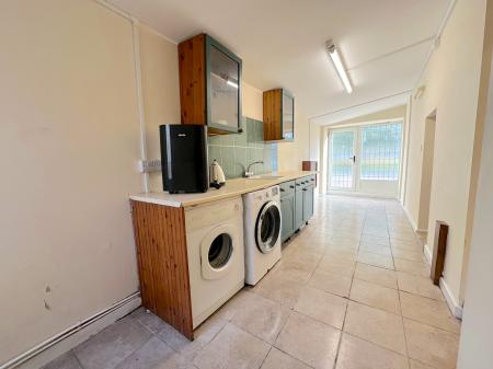 3 bedroom Semi-detached house for sale in Cadman Crescent, Fallings Park, Wolverhampton, WV10