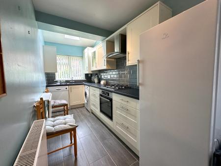 3 bedroom Semi-detached house for sale in Deyncourt Road, Wednesfield, Wolverhampton, WV10