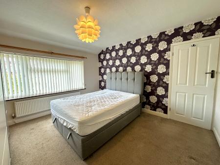 3 bedroom Semi-detached house for sale in Deyncourt Road, Wednesfield, Wolverhampton, WV10