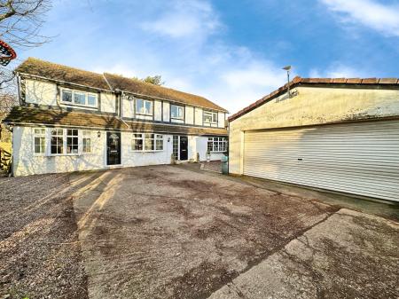 7 bedroom Detached house for sale in The Croft, Engine Meadow