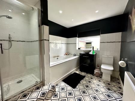 7 bedroom Detached house for sale in The Croft, Engine Meadow