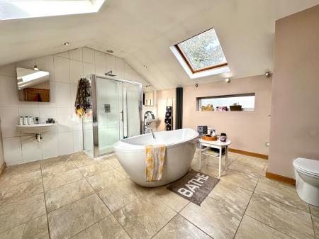 7 bedroom Detached house for sale in The Croft, Engine Meadow