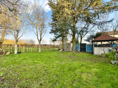 7 bedroom Detached house for sale in The Croft, Engine Meadow