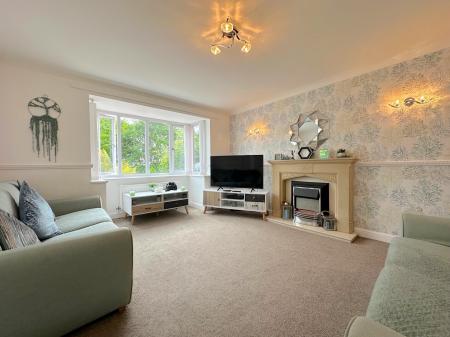 4 bedroom Detached house for sale in Halecroft Avenue, Wednesfield, Wolverhampton, WV11