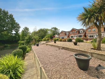 4 bedroom Detached house for sale in Halecroft Avenue, Wednesfield, Wolverhampton, WV11