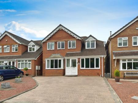 4 bedroom Detached house for sale in Halecroft Avenue, Wednesfield, Wolverhampton, WV11