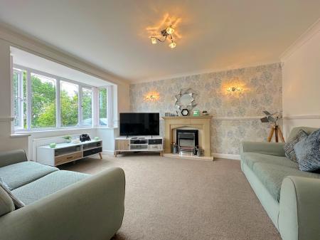 4 bedroom Detached house for sale in Halecroft Avenue, Wednesfield, Wolverhampton, WV11