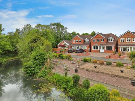 4 bedroom Detached house for sale in Halecroft Avenue, Wednesfield, Wolverhampton, WV11