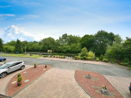 4 bedroom Detached house for sale in Halecroft Avenue, Wednesfield, Wolverhampton, WV11