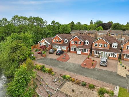 4 bedroom Detached house for sale in Halecroft Avenue, Wednesfield, Wolverhampton, WV11