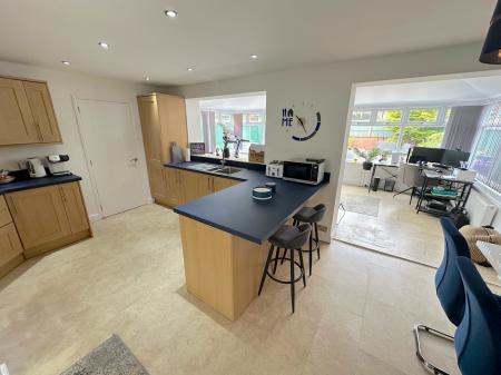 4 bedroom Detached house for sale in Halecroft Avenue, Wednesfield, Wolverhampton, WV11