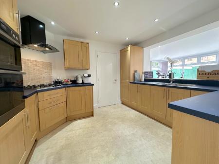 4 bedroom Detached house for sale in Halecroft Avenue, Wednesfield, Wolverhampton, WV11