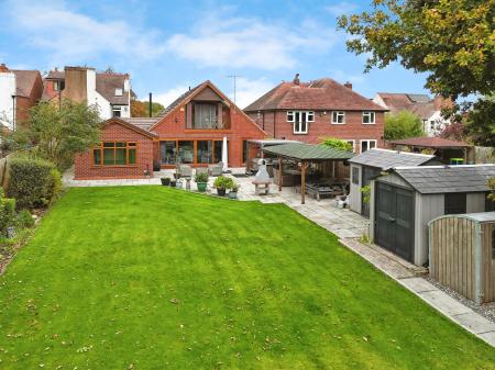 4 bedroom Detached house for sale in High Hill, Essington, Wolverhampton, WV11