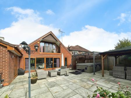 4 bedroom Detached house for sale in High Hill, Essington, Wolverhampton, WV11