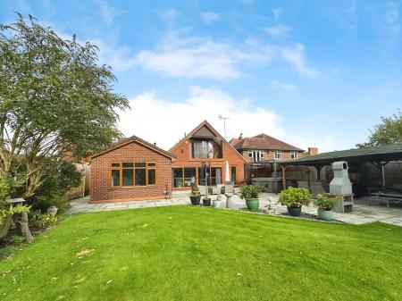 4 bedroom Detached house for sale in High Hill, Essington, Wolverhampton, WV11