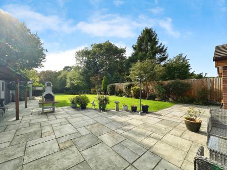 4 bedroom Detached house for sale in High Hill, Essington, Wolverhampton, WV11