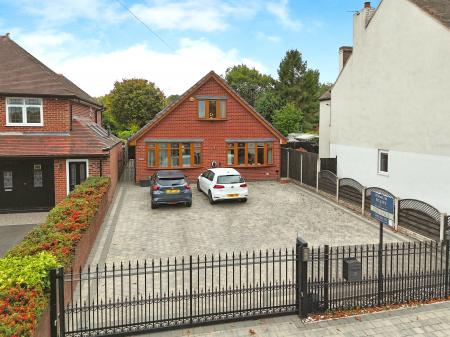 4 bedroom Detached house for sale in High Hill, Essington, Wolverhampton, WV11