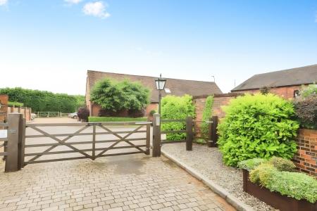 3 bedroom Barn Conversion for sale in Manor Farm Barns, Essington, Wolverhampton, WV11