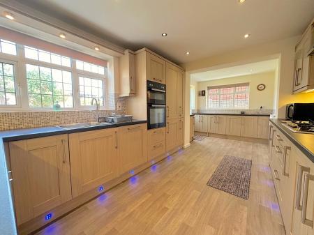 4 bedroom Detached house for sale in Meadow Croft, Perton, Wolverhampton, WV6