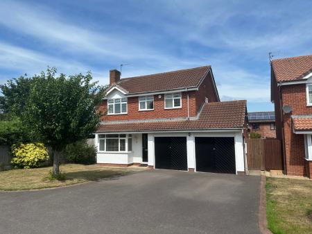 4 bedroom Detached house for sale in Meadow Croft, Perton, Wolverhampton, WV6