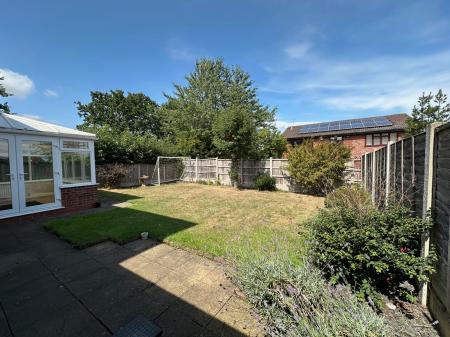 4 bedroom Detached house for sale in Meadow Croft, Perton, Wolverhampton, WV6